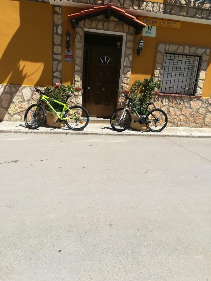 Hostal Cañamares Extérieur photo